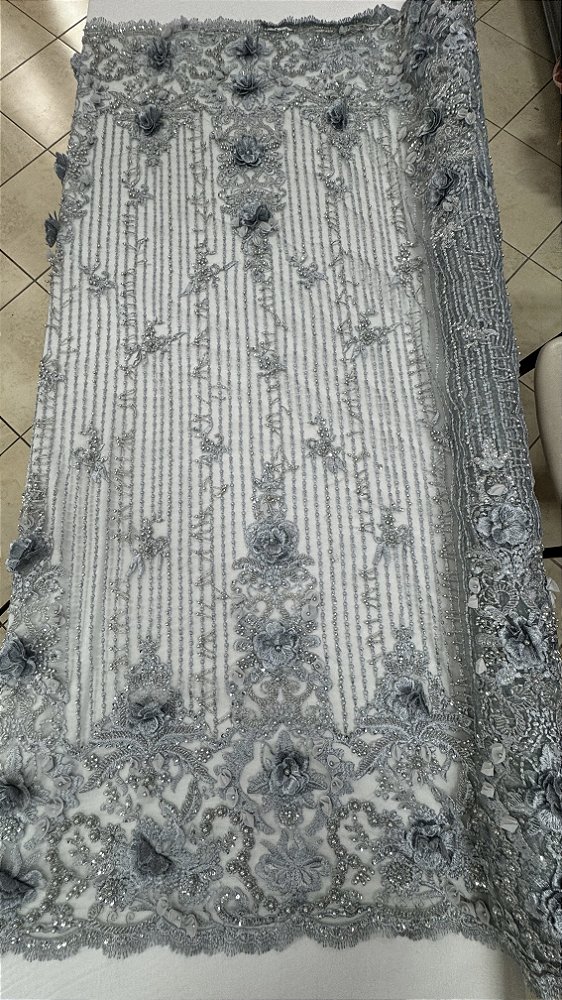 Tule Bordado 3d com Pedrarias,prata largura 130 cm composição 100% Poliamida.