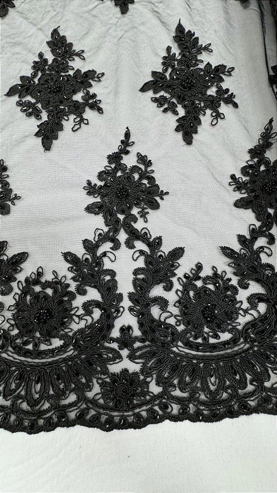 Tule Bordado com Pedrarias,preto largura 130 cm composição 100% Poliéster.