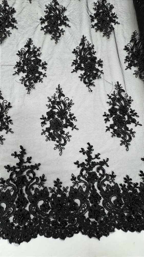 Tule Bordado com Pedrarias,preto largura 130 cm composição 100% Poliéster.
