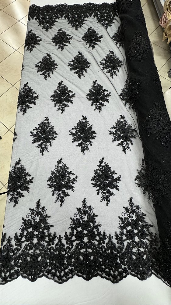 Tule Bordado com Pedrarias,preto largura 130 cm composição 100% Poliéster.
