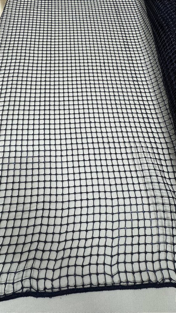Tela Bordada com paetês,azul marinho largura 130 cm composição 100% Poliamida.