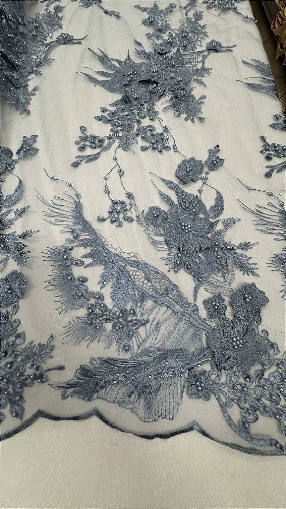 Tule bordado 3D com pedrarias,hortênsia largura 130 cm composição 100% Poliéster.