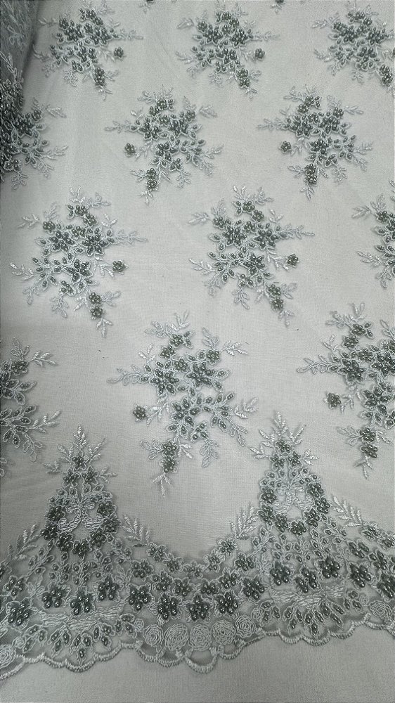 Tule bordado com pedrarias,Prata largura 130 cm composição 100% Poliéster.