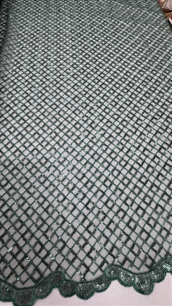 Tela bordada com paetês,verde largura 130 cm composição 100% Poliéster.