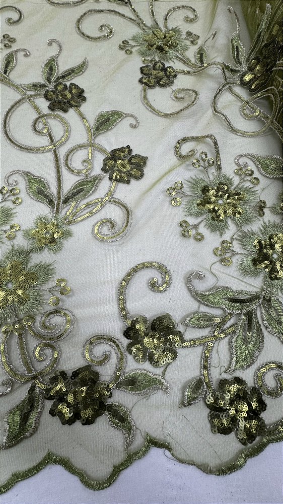 Tule bordado com  paetês,verde 130 cm composição 100% Poliéster.