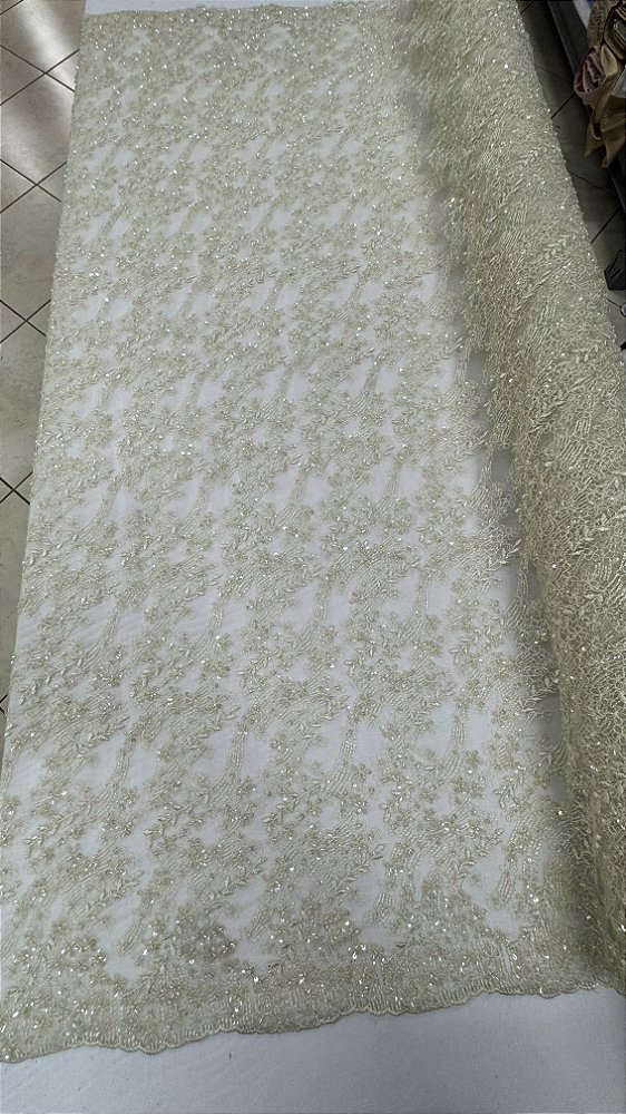 Tule bordado com pedrarias,dourado 130 cm composição 100% Poliamida.