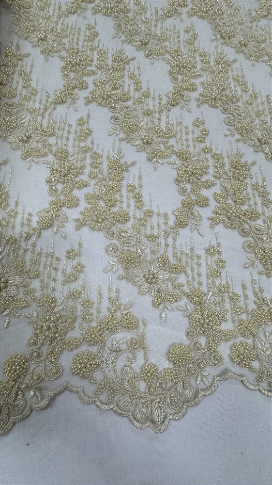 Tule bordado com pedrarias,dourado 130 cm composição 100% Poliamida.