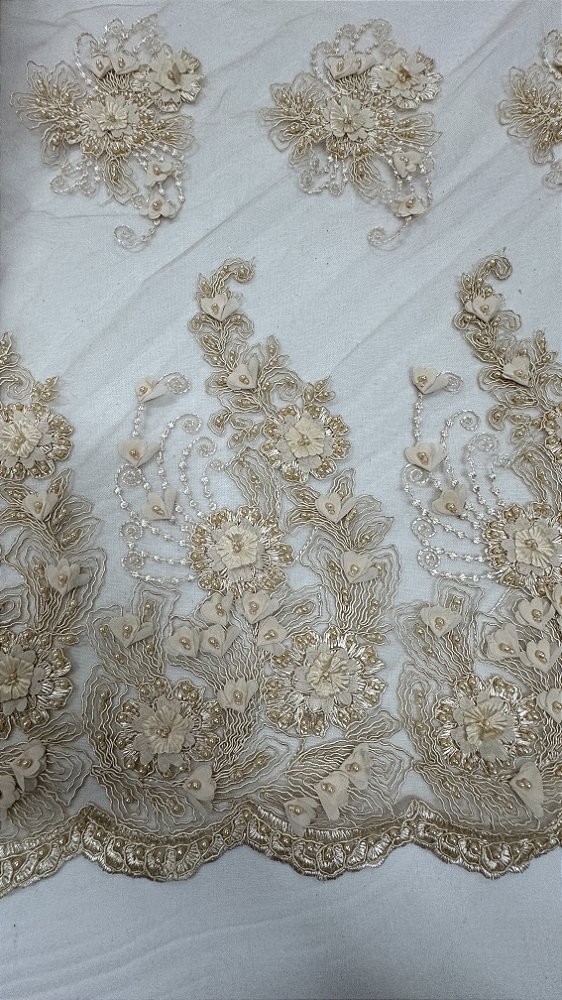 Tule bordado 3d com pedrarias,Nude 130 cm composição 100% Poliamida.