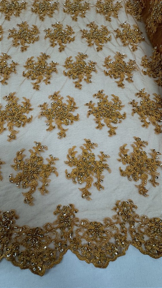 Tule bordado com pedrarias,laranja 130 cm composição 100% Poliéster.