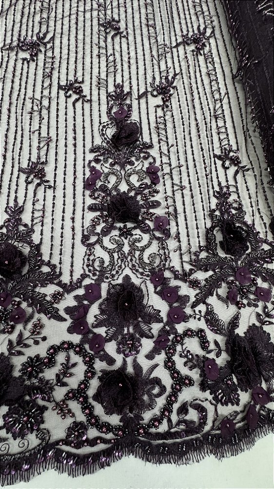 Tule bordado 3d com pedrarias,roxo 130 cm composição 100% Poliamida.