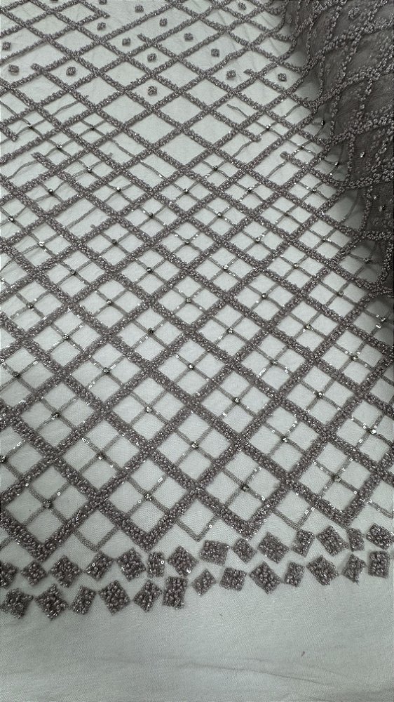 Tule bordado bordado com pedrarias,nude 130 cm composição 100% Poliamida.