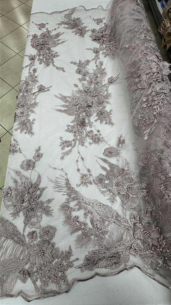 Tule bordado 3d barrado com pedrarias,nude 130 cm composição 100% Poliamida.