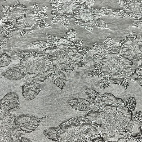 Tecido Jacquard Bordado com Relevo Floral Prata