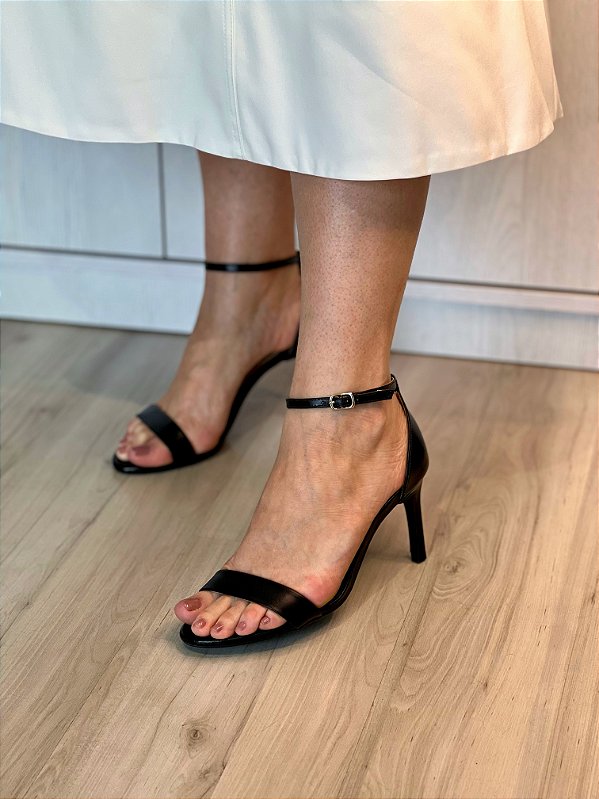 Salto Gisele | Couro preto salto fino