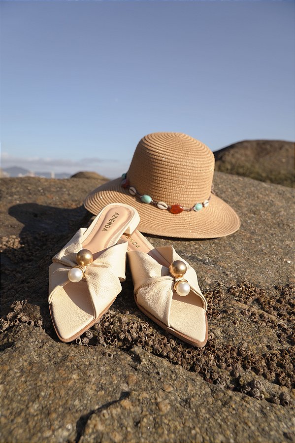 Mule Lidia | Couro creme aplicações perolas