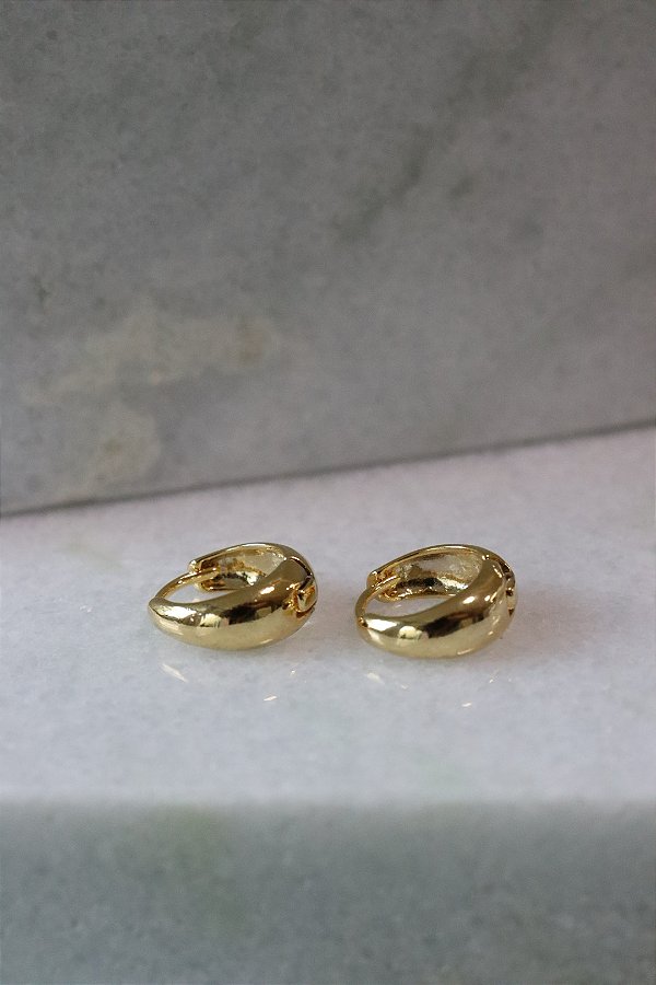 Argola lisa M • folheado a ouro