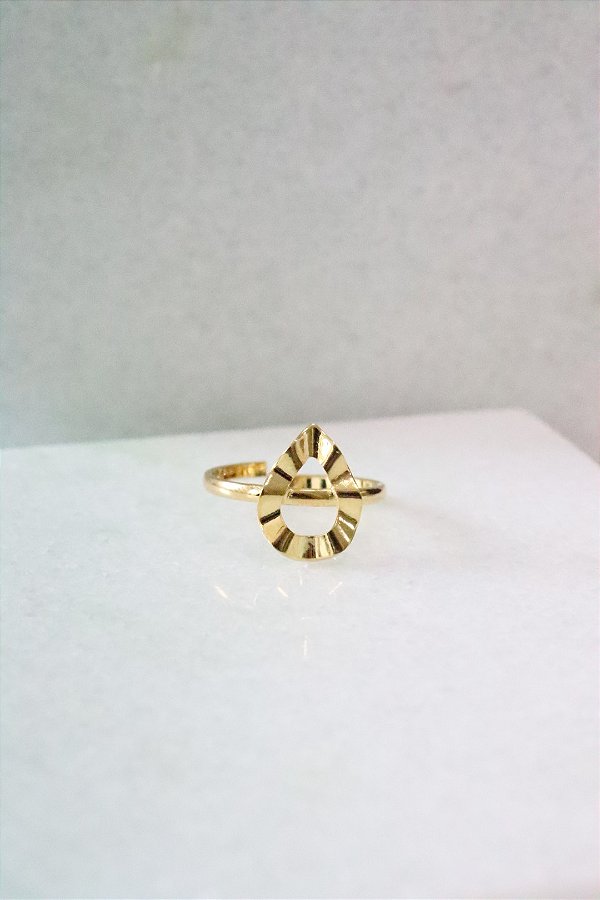 Anel gota vaz. martelado • folheado a ouro