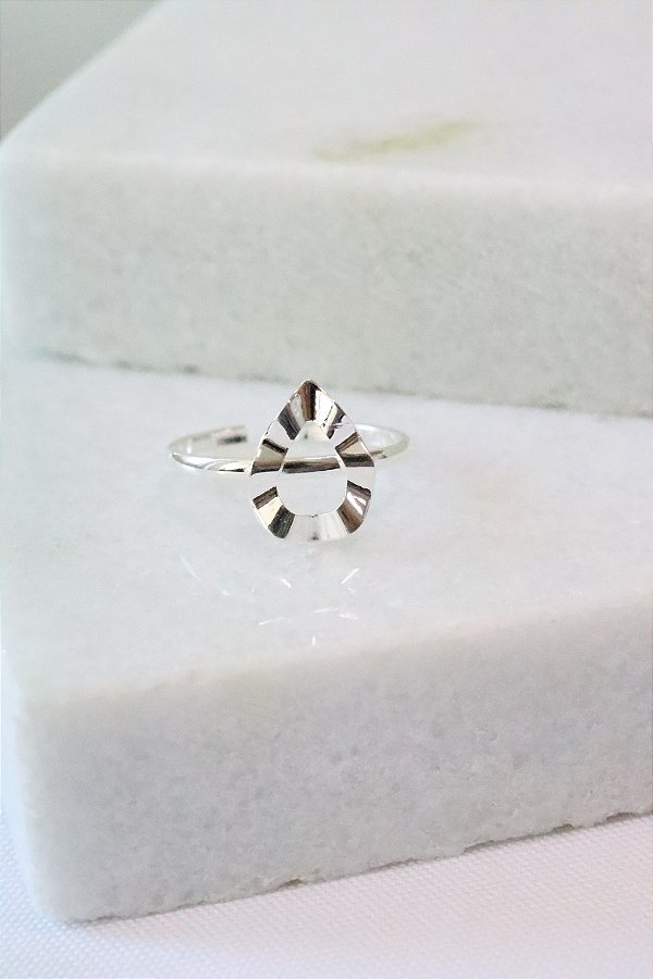 Anel gota vaz. martelado • folheado a prata