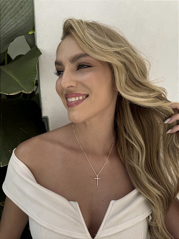 Colar cruz zircônia grande • folheado a prata