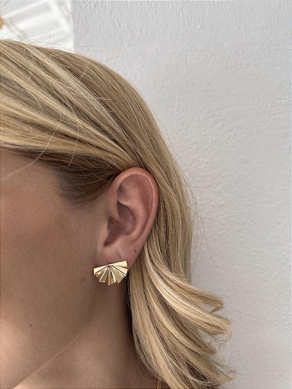 Brinco mini leque • folheado a ouro