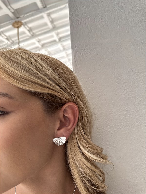 Brinco mini leque • folheado a prata