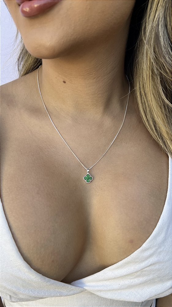 Colar trevo verde • folheado a prata