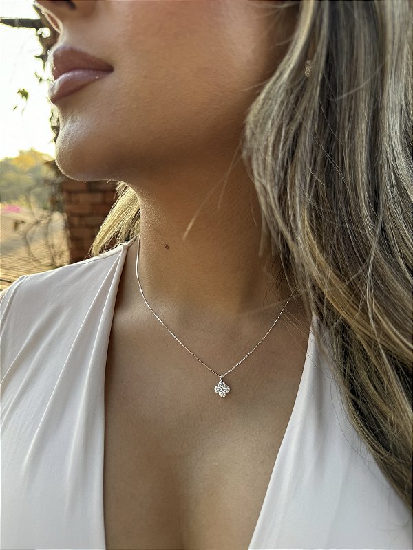 Colar trevo zircônia • folheado a prata