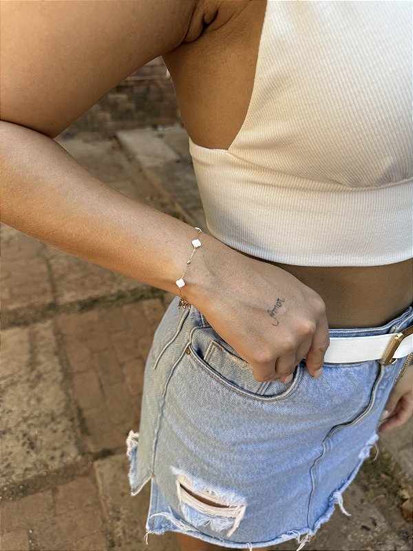 Pulseira trevo madrepérola • folheado a ouro