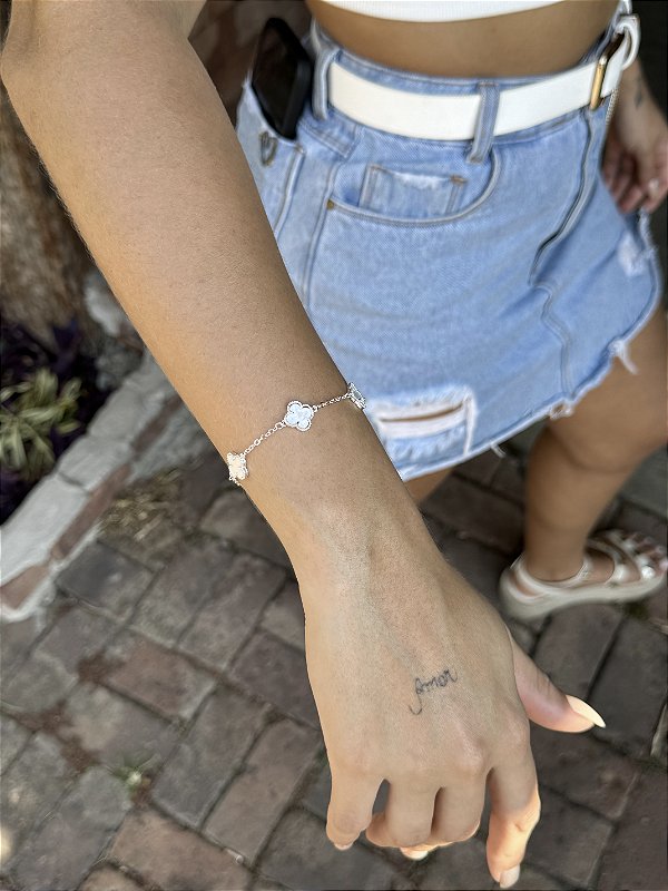 Pulseira trevo branco • folheado a prata