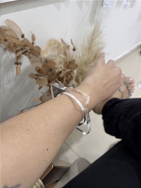 Bracelete irregular transparente • acrílico