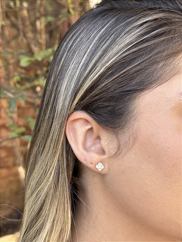 Brinco trevinho zircônia • folheado a ouro
