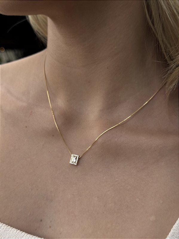 Colar linear • folheado a ouro