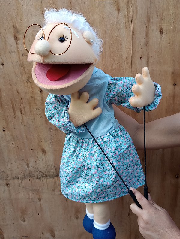 Fantoche vovô com hastes de manipulação