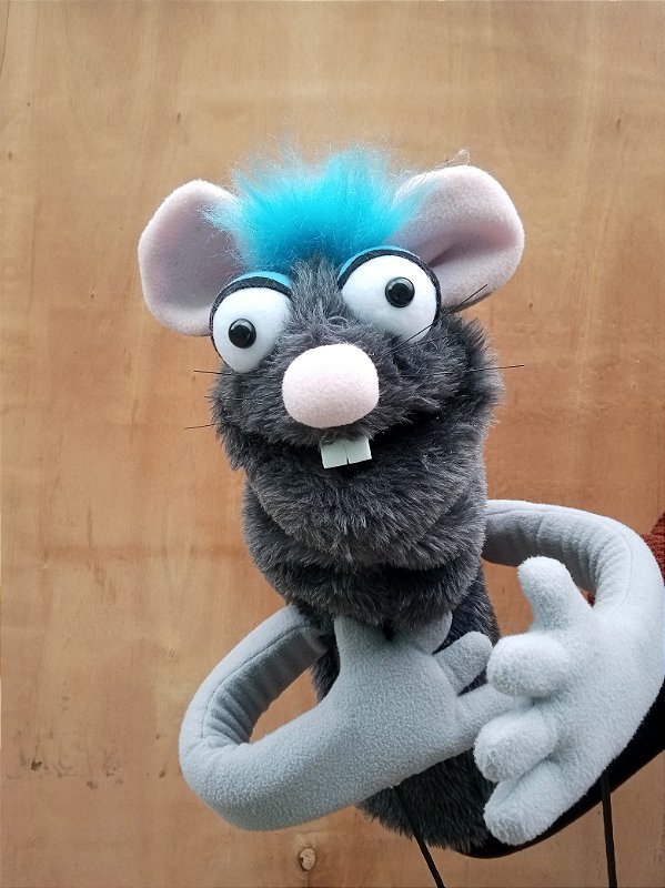 Fantoche ratinho com hastes de manipulação