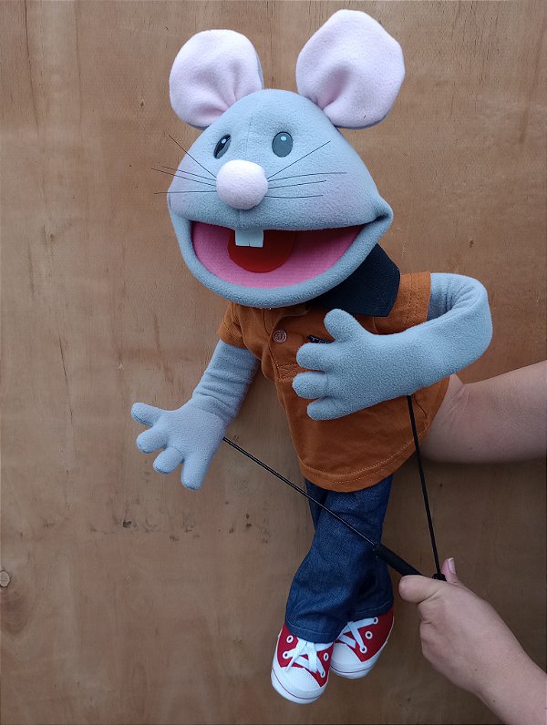 Fantoche rato Elvis  com hastes de manipulação