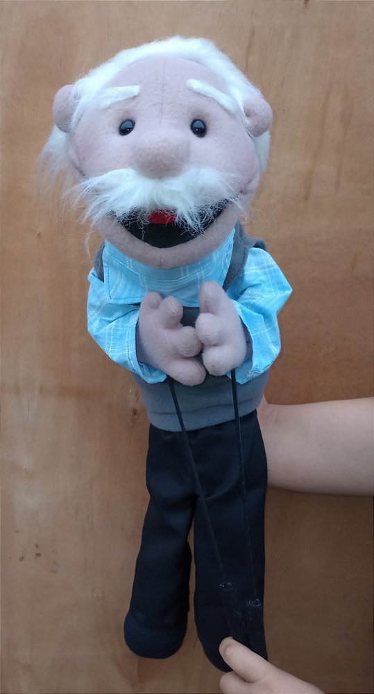 Fantoche vovôzinho com hastes de manipulação