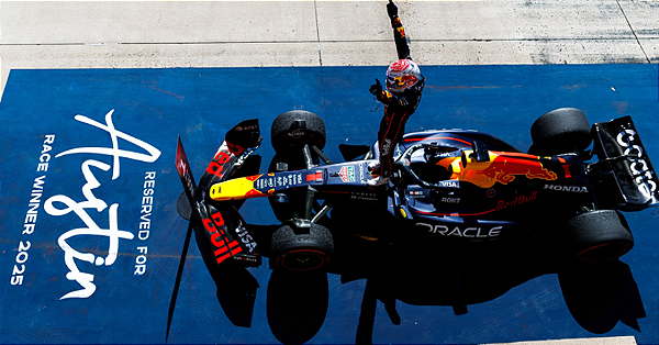 Fórmula 1 Oracle Red Bull Racing RB21 Max Verstappen Winner GP EUA 2025 1:64 Spark