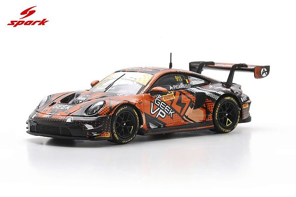 *** PRÉ-VENDA *** Porsche 911 GT3 R (992) Absolute Racing 4th FIA GT World Cup Macau 2024 1:64 Spark PV023