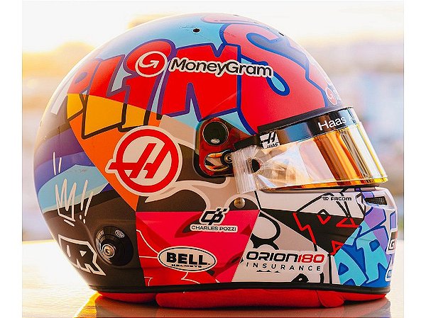 Capacete Esteban Ocon GP Miami 2025 MoneyGram Haas F1 Team 1:5 Spark