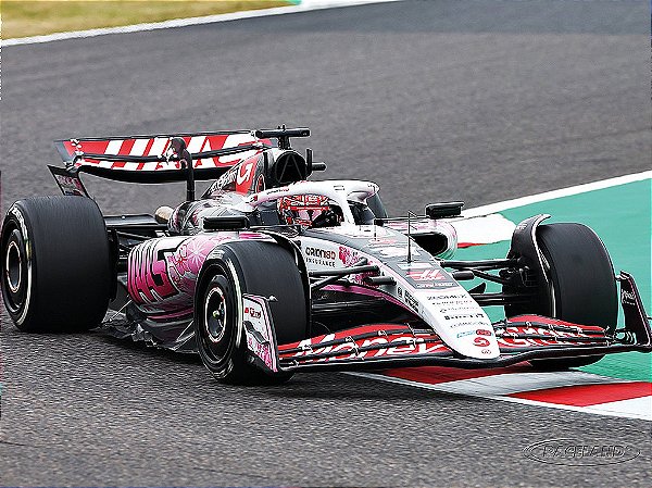 Fórmula 1 MoneyGram Haas F1 Team VF-25 Esteban Ocon GP Japão 2025 1:18 Spark