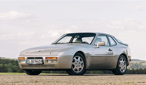 *** PRÉ-ORDER *** Porsche 944 Turbo S2 1989 1:18 GT Spirit Bege