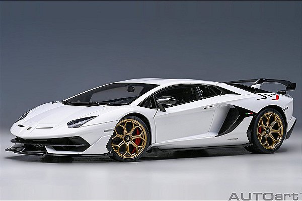 Lamborghini Aventador SVJ 1:18 Autoart Branco