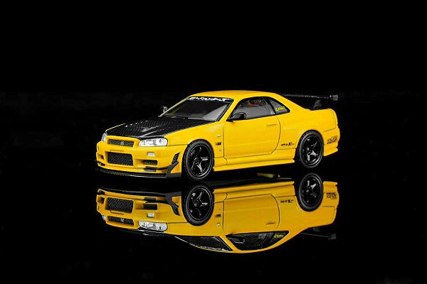 *** PRÉ-ORDER *** Nissan Skyline GT-R (R34) 1:64 MOTORHELIX Amarelo