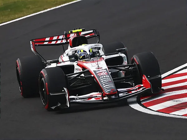 *** PRÉ-ORDER *** Fórmula 1 TGR Haas F1 Team VF-26 Oliver Bearman GP Japão 2026 1:64 Spark