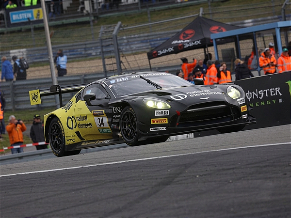 *** PRÉ-ORDER *** Aston Martin Vantage AMR GT3 EVO Walkenhorst 24Hs Nürburgring 2026 1:64 Spark QTD3
