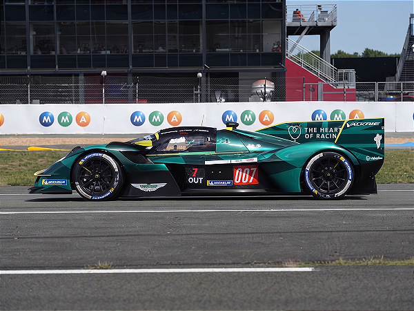 *** PRÉ-ORDER *** Aston Martin Valkyrie No.007 THOR TEAM 24Hs Le Mans 2026 1:64 Spark QTD3