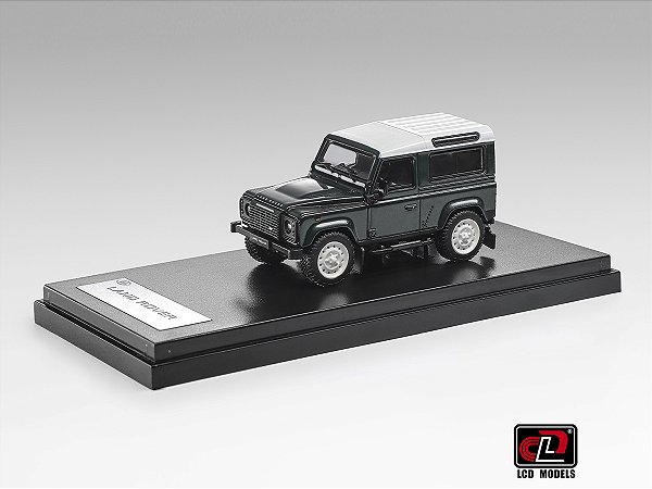 *** PRÉ-ORDER *** Land Rover Defender Works V8 70th Edition 1:64 LCD Models Verde QTD3
