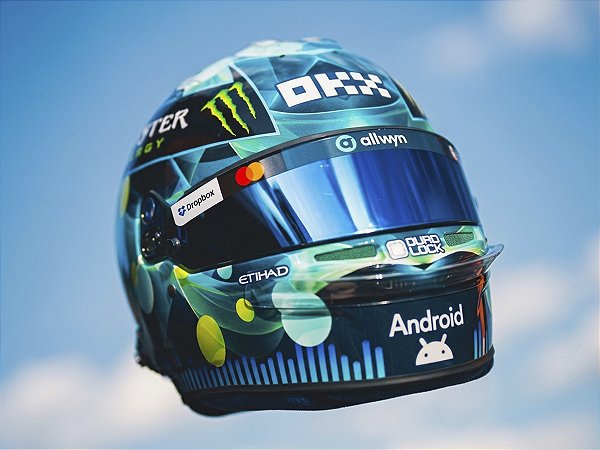 Capacete McLaren Mastercard F1 Team Oscar Piastri GP Austria 2026 1:5 Spark