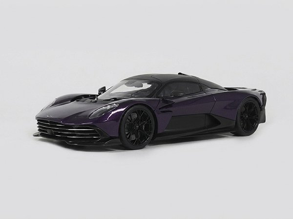 *** PRÉ-ORDER *** Aston Martin Valhalla 2026 1:18 GT Spirit Purple