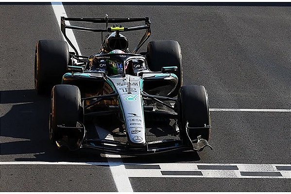 *** PRÉ-ORDER *** Fórmula 1 Mercedes-AMG W17 Petronas Team Winner Italian GP 2026 C/ Figura 1:18 Spark
